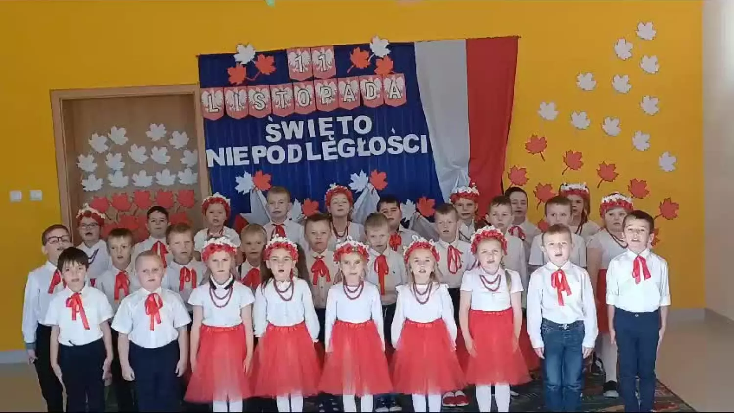 Przedszkolaki z Ciska z entuzjazmem zaśpiewały Mazurka Dąbrowskiego. WIDEO