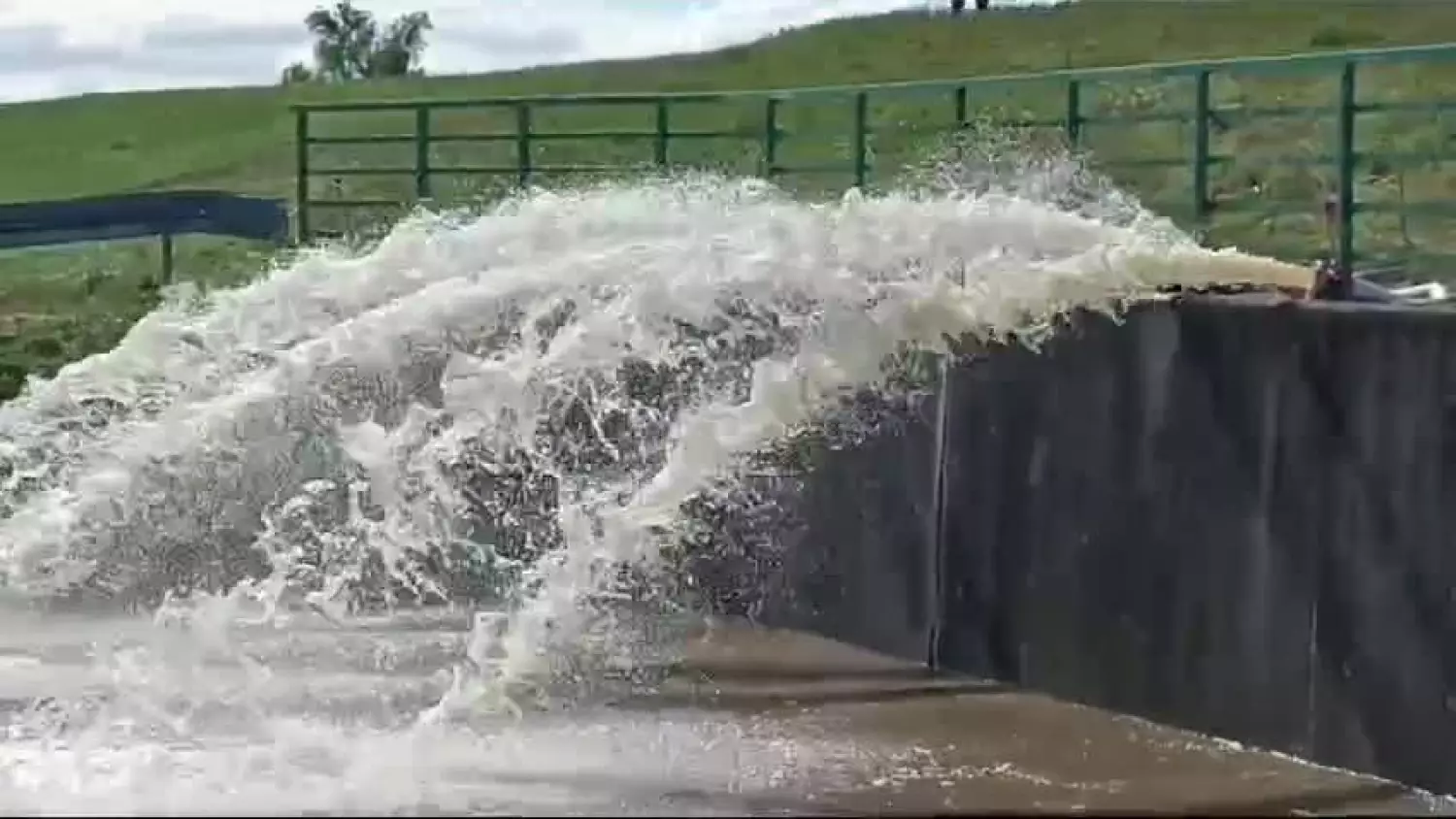 Przepompowywanie potoku Cisek i Dzielniczka. 15.09.2024