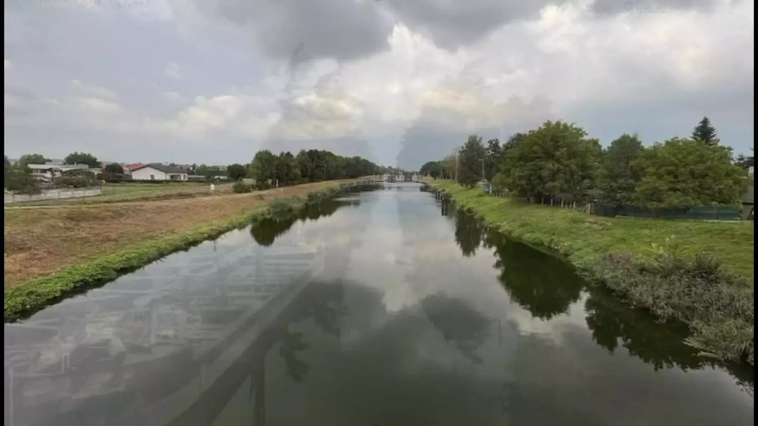 Kanał Kłodnicki, a dokładniej widok z mostu w ciągu głównej ulicy w stronę Ujazdu