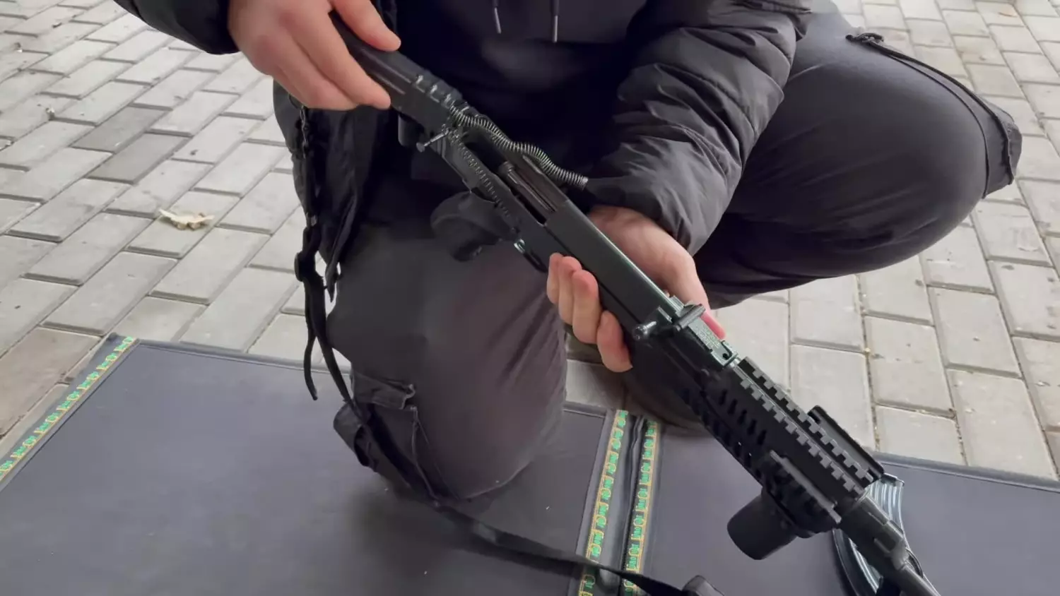 Jak rozłożyć i złożyć podstawowy karabin armii czechosłowackiej