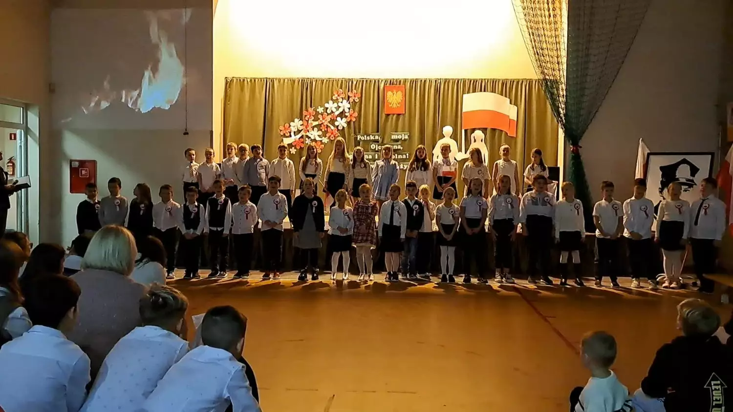 Uroczysta wieczornica połączona z koncertem pieśni patriotycznych w wykonaniu uczniów PSP nr 12 w Kędzierzynie-Koźlu cz. 3