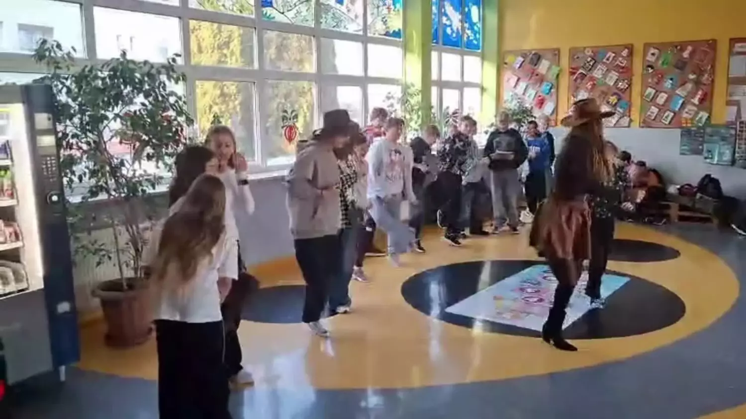 Taneczne przerwy w PSP nr 12 cz. 1