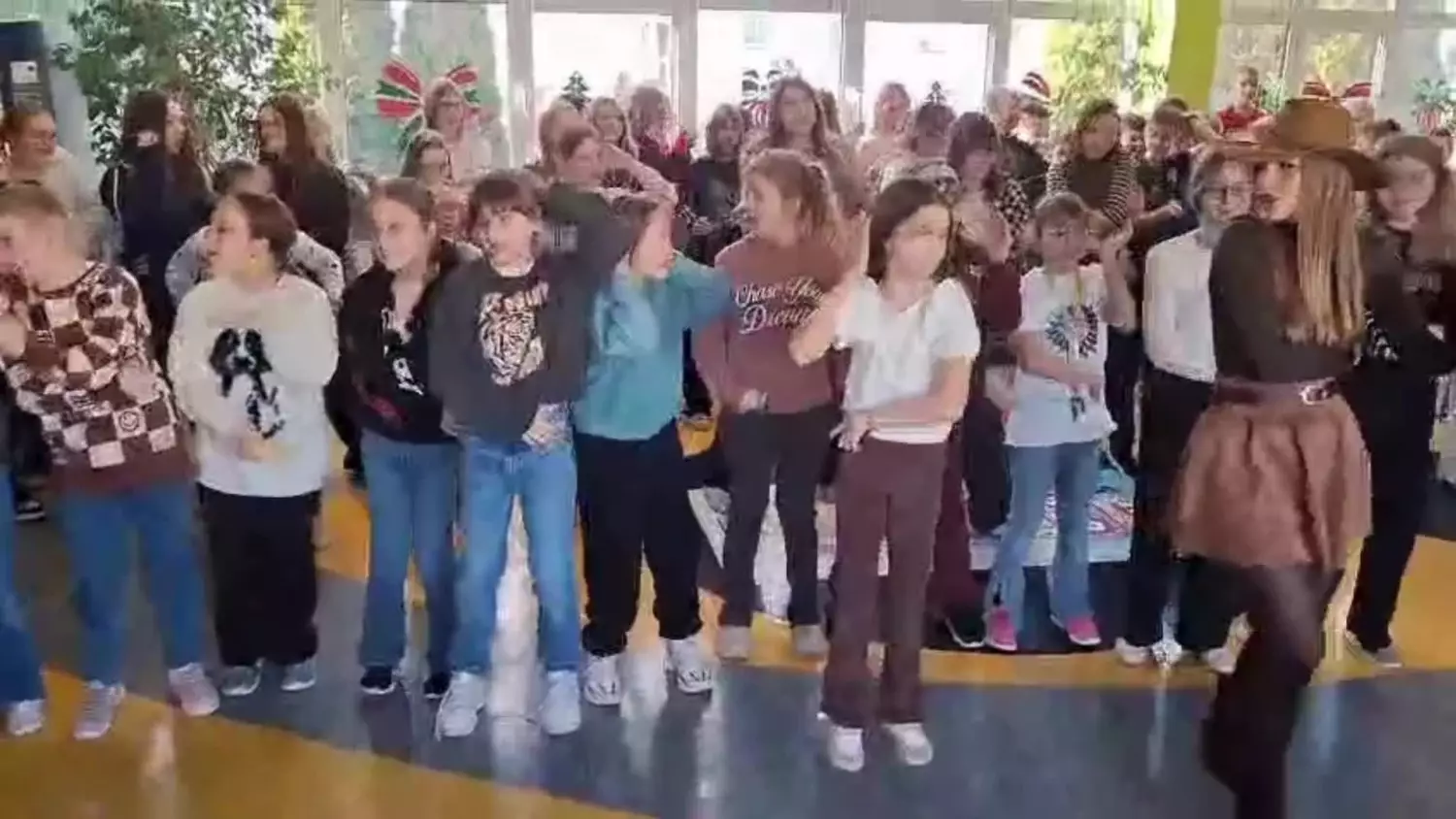 Taneczne przerwy w PSP nr 12 cz. 2