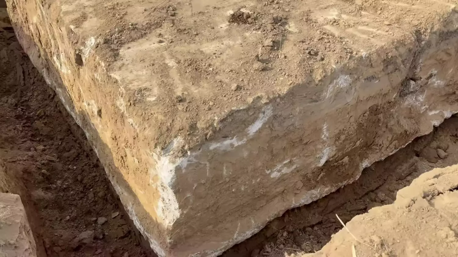 Fundamenty stanowiska ogniowego niemieckiej artylerii w Brzeźcach